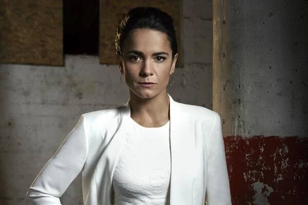 37-facts-about-alice-braga
