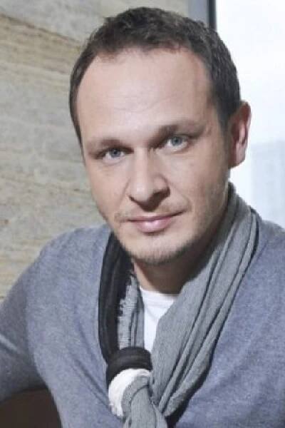 Enis Bešlagić herec