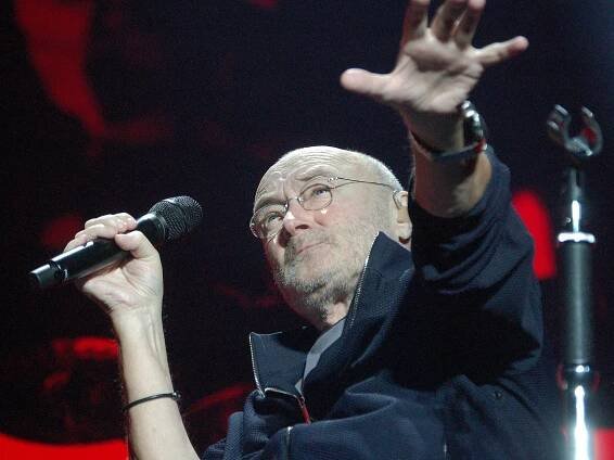 OBRAZEM: Phil Collins vsedě, ale naživu
