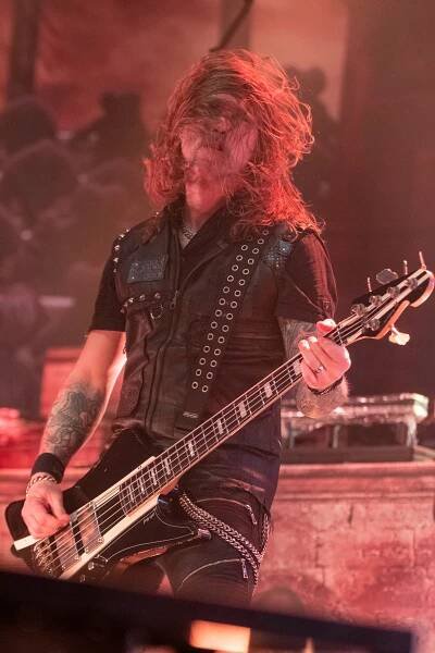 Hammerfall rozpálili Forum Karlín salvou ohňů! – Hudební zprávy - Youradio