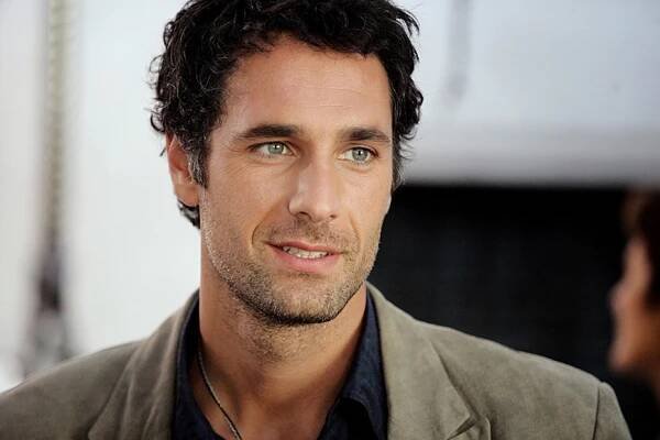 Raoul Bova mezza figura
