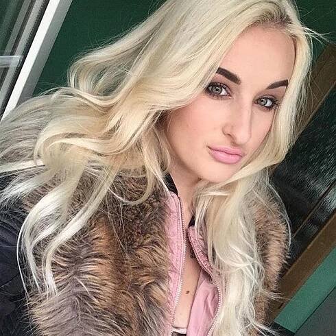 Pornoherečka Daisy Lee nemá lehký život.