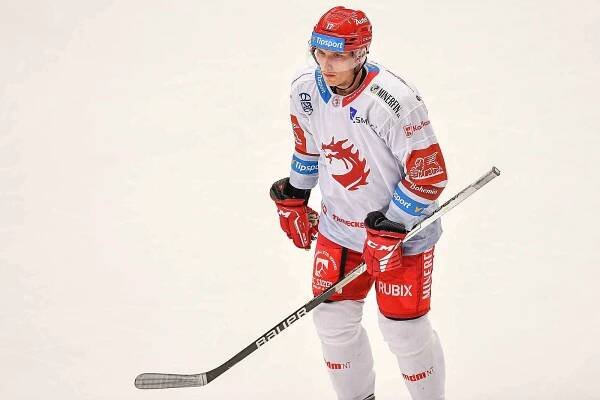 Utkání 17. kola hokejové extraligy: HC Oceláři Třinec - HC Vítkovice Ridera, 2. listopadu 2022, Třinec. Samuel Buček z Třince.