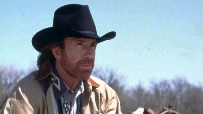 KVÍZ: Chuck Norris slaví 85. Vzpomenete si, kdo ho ve filmu přepral? A víte, jaké má vazby na Česko? - Super.cz