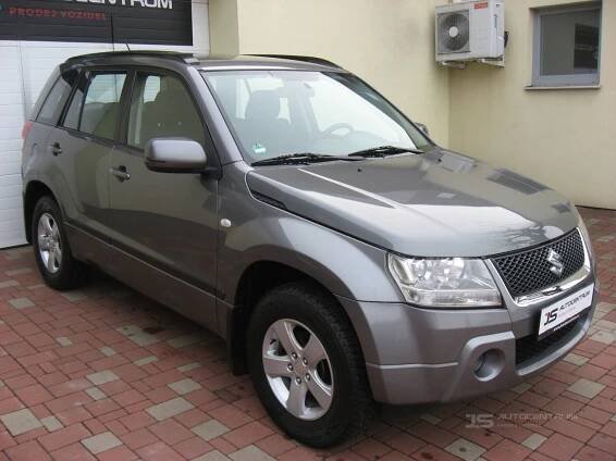 Suzuki Grand Vitara 2.0i 140PS Wagon Club 4x4 - JS Autocentrum s.r.o.