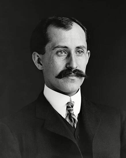 Súbor:Orville Wright 1905-crop.jpg