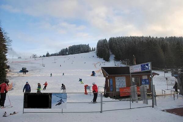 Bez front na vleky se lyžuje ve Ski centru Bublava