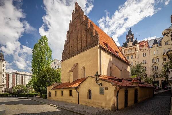 Tak kde máte toho golema? Staronová synagoga stále drží židli rabimu Löwovi