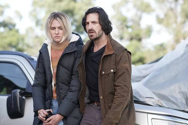 'La Brea' star Eoin Macken: 'It's totally crazy and bats--t off the wall'