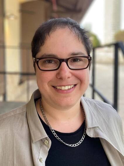 Dana Goldberg - English