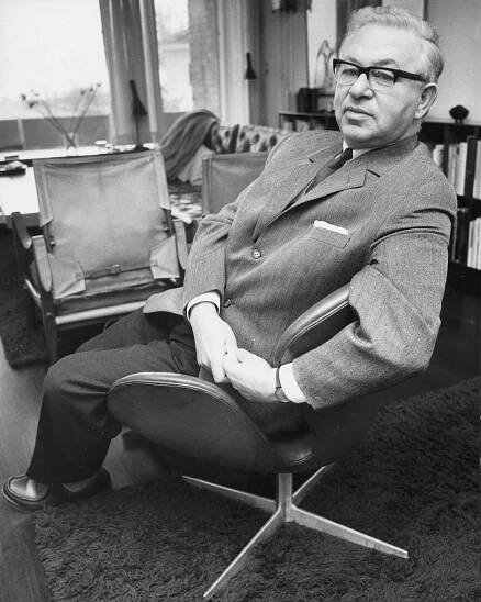 The Swan - Arne Jacobsen