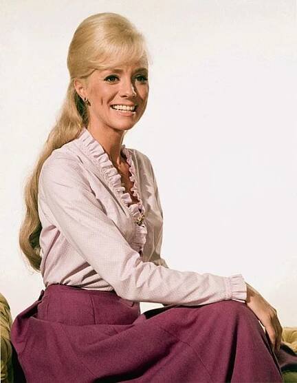 Soubor:Inger Stevens in Hang 'Em High.jpg – Wikipedie