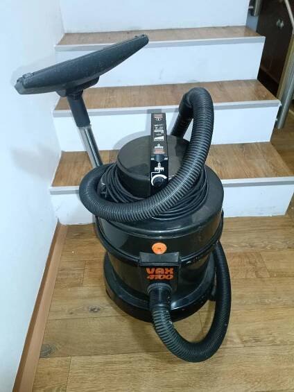 Vysavač VAX 4100 model 23-012 s bohatým příslušenstvím od korunky!!! - Malé elektrospotřebiče