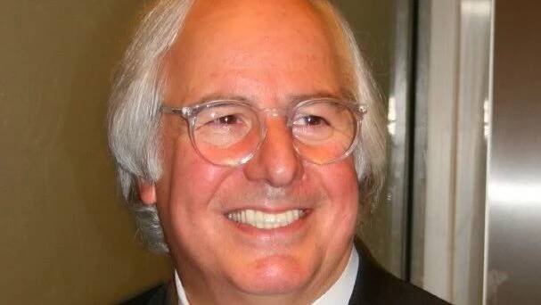 Podvodník Frank Abagnale z filmu Chyť mě, když to dokážeš, přeměnil lži a podvody ve své podnikání - Médium.cz