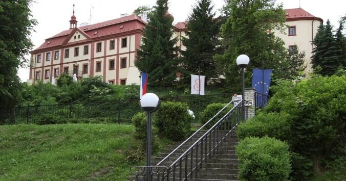 Barokní zámek Bezdružice na Tachovsku dál hledá nového majitele. Za 52 milionů je drahý