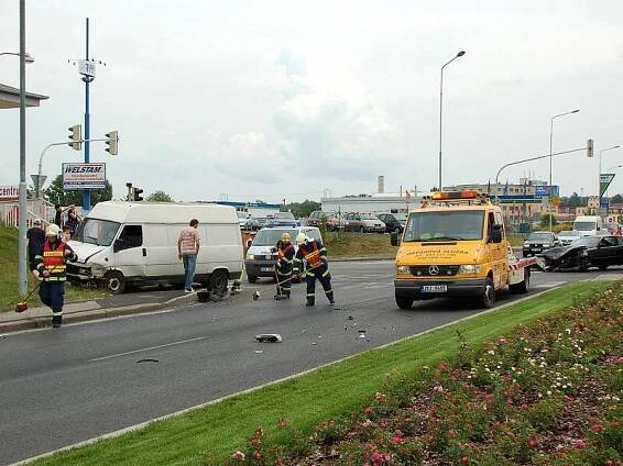 Nehoda zkomplikovala průjezd Chebem