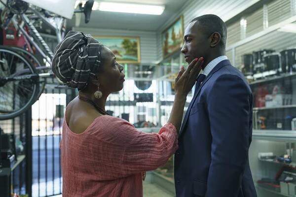 Bosch - Zadržte noc - Z filmu - Joyce Guy, Jamie Hector