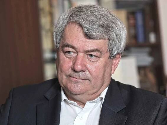 Filip chystá návrh zákona. Novináři by měli být voleni a přiznávat majetek