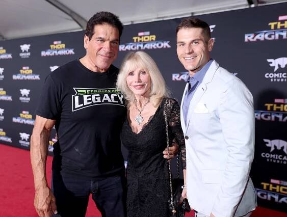 The World Premiere of Marvel Studios' "Thor: Ragnarok" at the El Capitan Theatre on October 10, 2017 in Hollywood, California - Lou Ferrigno, Carla Ferrigno, Lou Ferrigno Jr. - Thor: Ragnarok - Z akcí