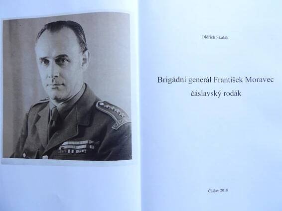  „Brigádní generál František Moravec – čáslavský rodák“ je název knihy Oldřicha Skaláka