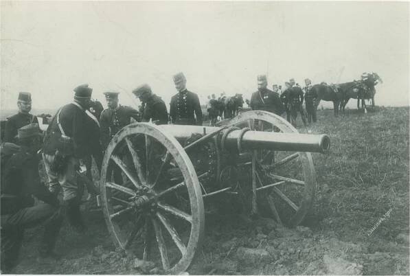 File:K.u.k. Feldartillerie beim Manöver (1900).jpg - Wikimedia Commons