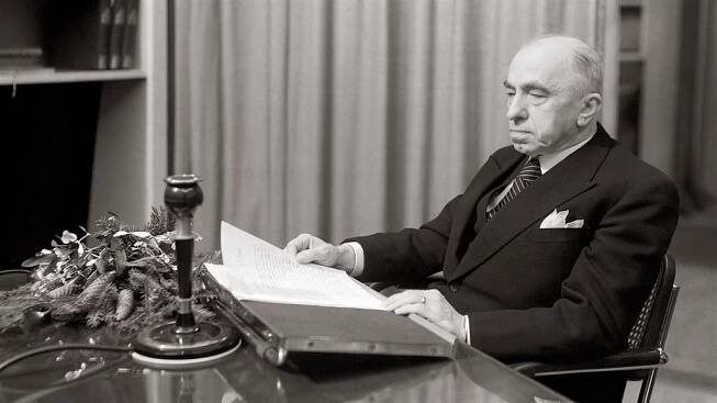 Emil Hácha při vánočním projevu v roce 1938