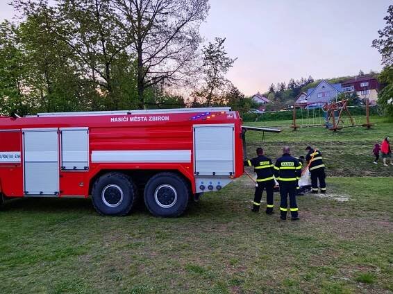 Ve Zbiroze pálili čarodějnice za asistence hasičů