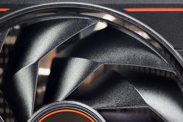 Sapphire RX 7900 XT Pulse: Slabší ray tracing, ale bez něj se cenově srovnatelná GeForce ve hrách nechytá