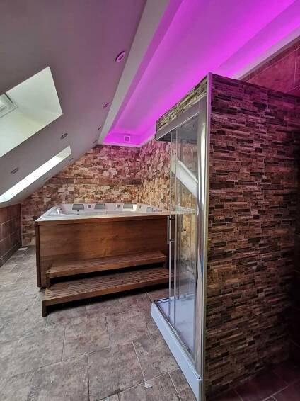 vířivka - pronájem chalupy Písečná - zvětšit