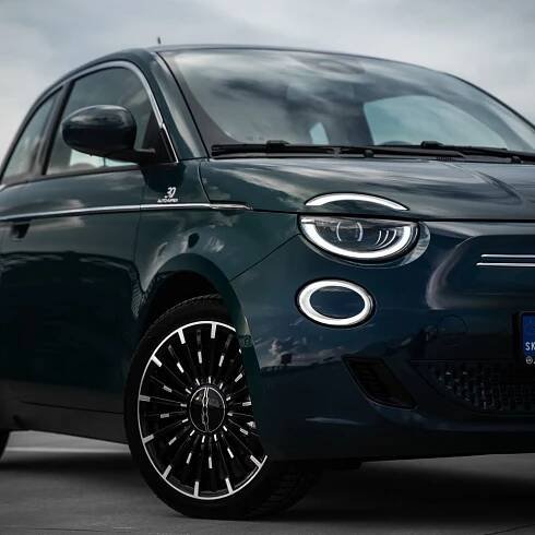 Elektromobil Fiat 500e do mesta. Fiat 500e motor a motorizácia: veľkosti batérie, výkon, krútiaci moment, dojazd