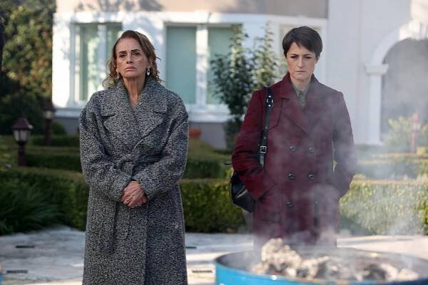 Aile - Episode 13 - Z filmu - Nur Sürer, Canan Ergüder