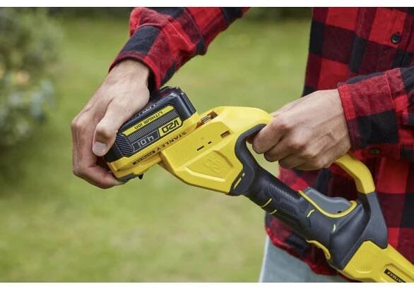 SFMCPS620M1-QW 18 V STANLEY FATMAX V20 AKU ŘETĚZOVÁ PILKA NA VĚTVE 20 CM - Dewalt-morava