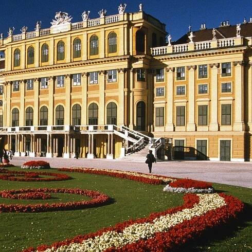 Vídeň: Zámek Schönbrunn a zahrady Vstupné | GetYourGuide