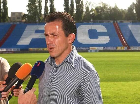 Tomáš Galásek na tiskové konferenci na ostravských Bazalech, kde ohlásil, že se stal hráčem Baníku Ostrava