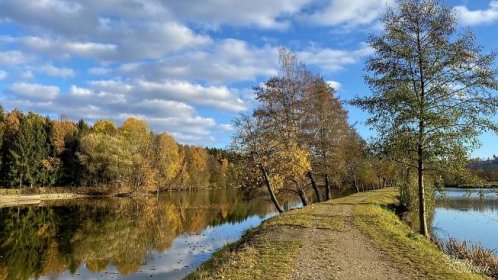 Tip na výlet: Krajina jako od malíře. Podzimní barvy přírodě i rybníkům sluší