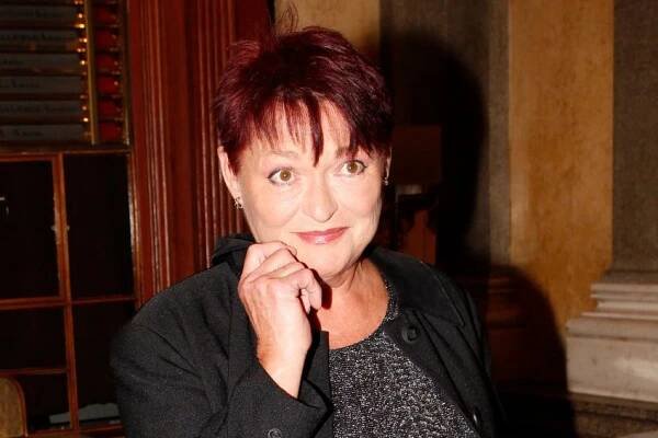 Valérie Zawadská poprvé kouřila ve 4 letech. V dospělosti bojovala s alkoholem, dokonce skončila i v nemocnici