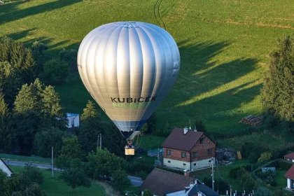 OBRAZEM: Barevné balony zdobily nebe nad Ratibořicemi, poletí i dnes a zítra