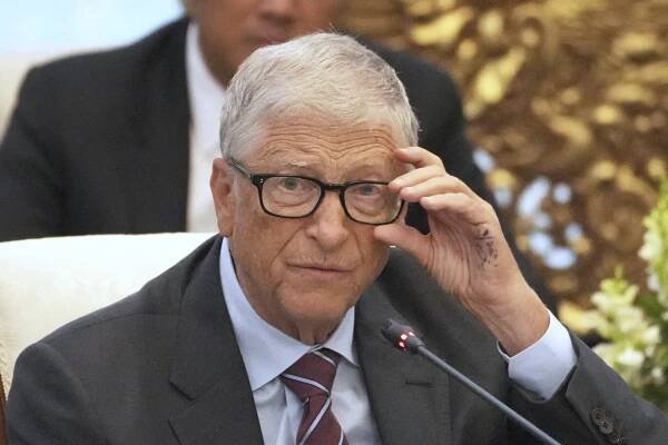 Gates uvedl, že do dvaceti let rozdá veškerý svůj majetek. A opřel se do Muska