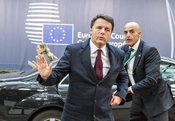 Jde o dobro země, řekl expremiér Renzi a uprostřed pandemie rozbil italskou vládu