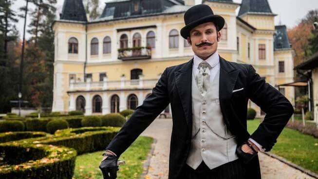 Seriál 1890 vypadá jako parodie, ale aspoň mluví slovensky