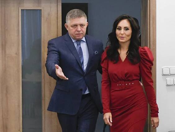 Newsfilter: Fico už nahlas hovorí, že Dolinková nemá stoličku istú