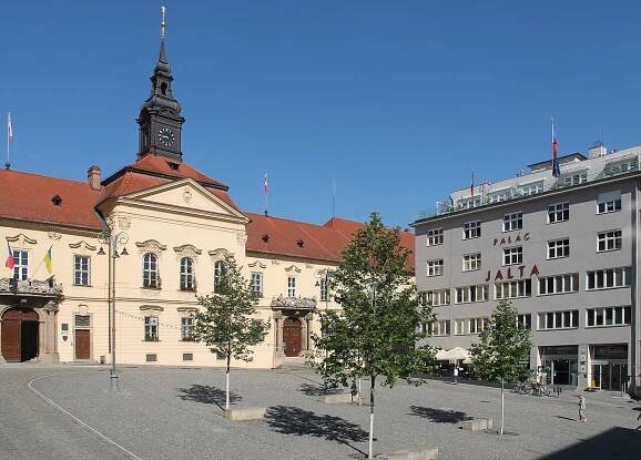 Soubor:Brno, Dominikánské nám., Nová radnice a palác Jalta (2022-06-15; 01).jpg – Wikipedie
