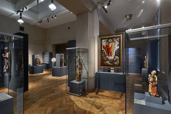 UPROSTŘED KORUNY ČESKÉ - Gotické a raně renesanční umění východních Čech 1250-1550 - Muzeum východních Čech v Hradci Králové
