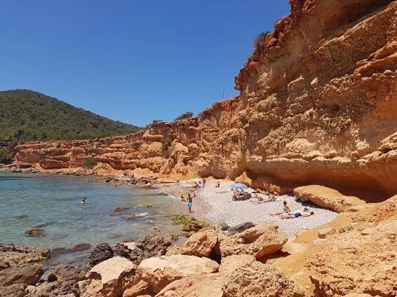 Ibiza – ostrov nádherných pláží a nekončiacej zábavy | Žilinský večerník