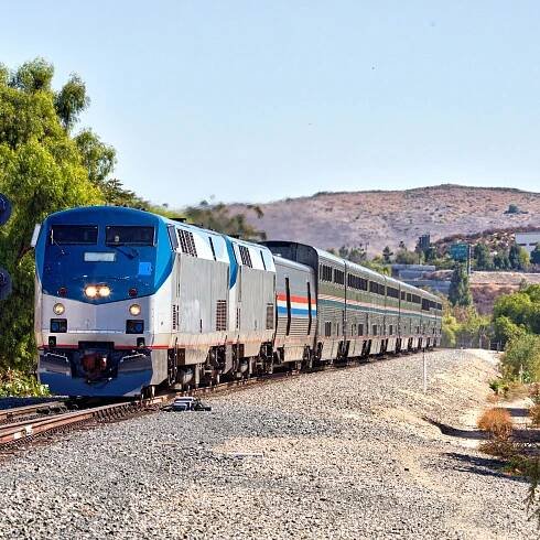 On Its Sleeper Routes, Amtrak Is Making Its Dining Car Part of the Experience
