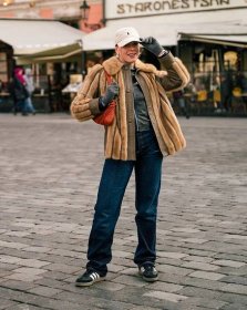 Móda turistů: Takto se oblékají cizinci a cizinky v centru Prahy. Jak hodnotí hlavní město Česka? | Galerie 1/29 | REFRESHER.cz