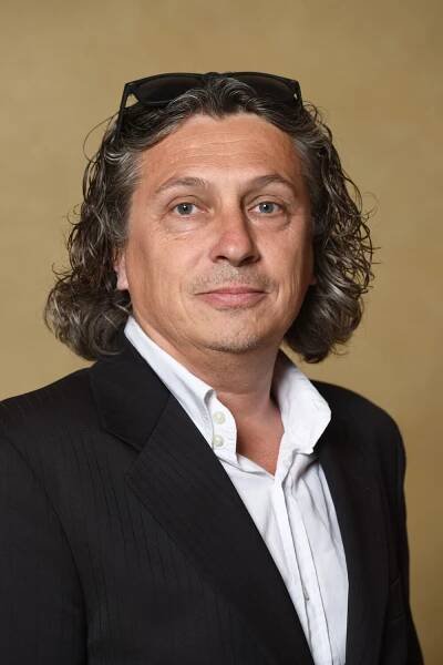 Robert Mikoláš: Česká centra jsou důležitá - Proti šedi