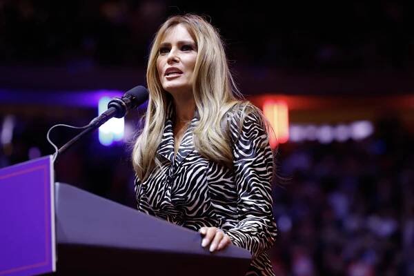 Trumpova manželka během jedné z jeho předvolebních akcí, kdy sama výjimečně promluvila.