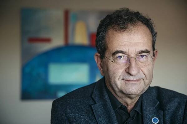 Cyril Höschl byl laskavá, obětavá, zcela výjimečná renesanční osobnost. A viditelný popularizátor vědy