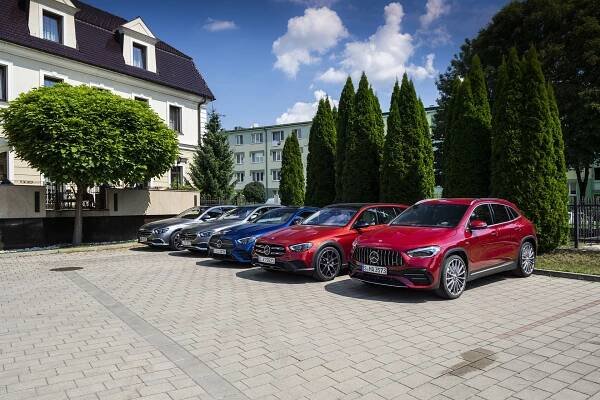 Nový Mercedes-Benz triedy E vás naučí držať volant poriadne - AutoGrip